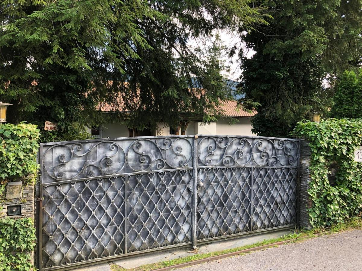 Am Villa *